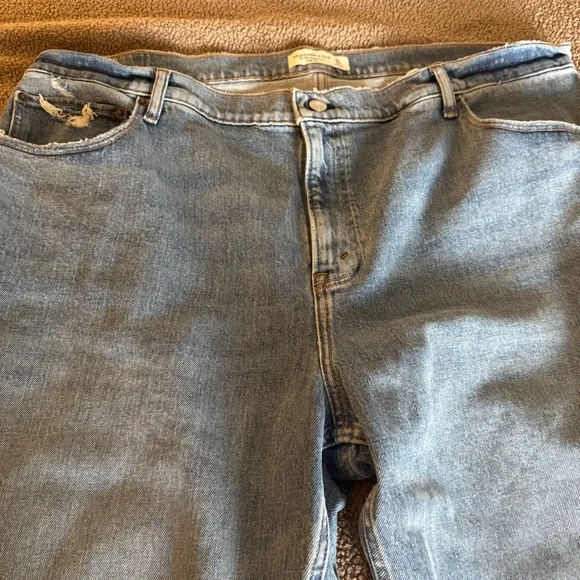NEW Abercrombie & Fitch Women's 90s Relaxed High Rise Medium Wash Size 35/20R - Picture 3 of 5